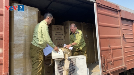 Quản lý thị trường Hà Nội: Phát hiện hàng trăm cục điều hòa, tủ lạnh trên toa tàu hoả có dấu hiệu nhập lậu (5/12/2019)