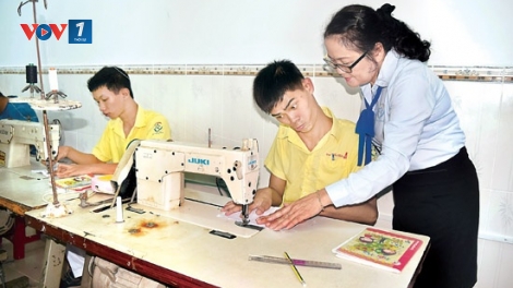 Người khuyết tật vẫn gặp nhiều rào cản trong quá trình tiếp cận cơ hội việc làm (3/12/2019)