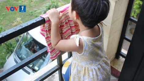Đừng kêu trời về an toàn cho trẻ em ở chung cư (5/3/2019)