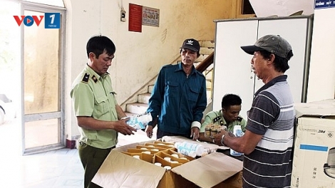 Phú Yên: Thu giữ 2 tấn hàng hoá không rõ nguồn gốc, trên đường vận chuyển vào phía Nam tiêu thụ (5/4/2019)