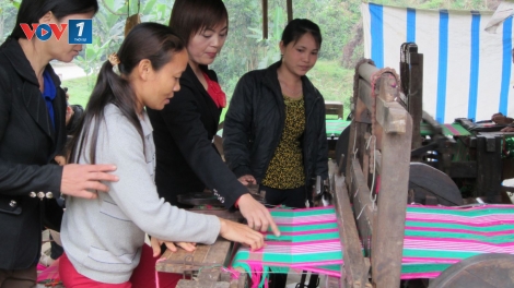 Đồng bào dân tộc thiểu số vươn lên thoát nghèo (8/4/2019)