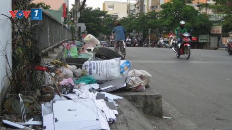 Nạn xả rác bừa bãi: Chìa khóa vạn năng là giáo dục và pháp luật (6/5/2019)