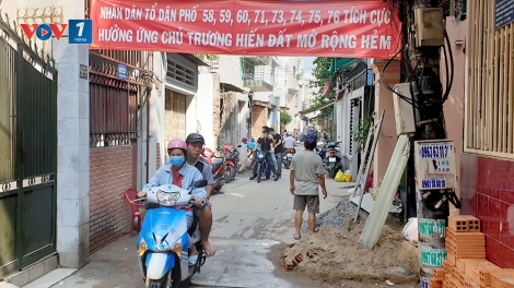 Chủ trương đúng luôn được nhân dân ủng hộ và hưởng ứng qua việc hàng trăm người dân ở quận 3, thành phố Hồ Chí Minh hiến đất vàng mở đường (18/9/2019)