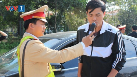 Xử phạt nặng với người có nồng độ cồn khi điều khiển phương tiện giao thông – Thực hiện quyết liệt để thay đổi nhận thức (13/1/2020)