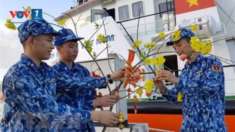 Không khí đón Tết sớm trên tàu cảnh sát biển 9004 (16/1/2020)