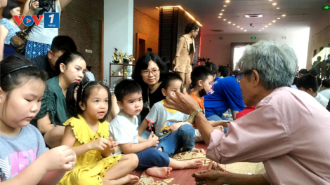 Những người lặng thầm giữ và trao truyền các giá trị Trung thu truyền thống (2/10/2020)