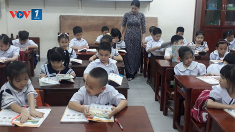 Đà Nẵng: Phụ huynh và giáo viên đều kêu về chương trình lớp 1 quá nặng (8/10/2020)