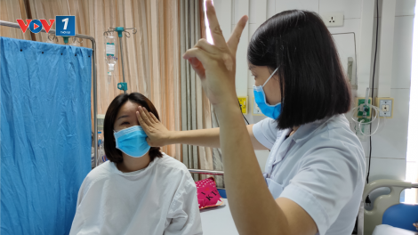 Suýt mù mắt vì tiêm filler nâng mũi tại spa (1/10/2020)
