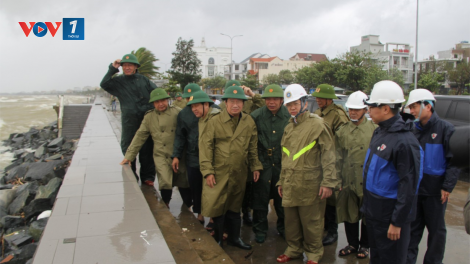 Phó Thủ tướng Trịnh Đình Dũng: bảo vệ tính mạng người dân, tích cực tìm kiếm 26 thuyền viên mất tích (28/10/2020)