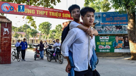 Trò chuyện với đôi bạn xứ Thanh 10 năm cõng nhau đến trường cùng bước vào đại học (27/12/2020)
