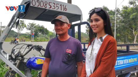 Ông Minh “cô đơn” mua 3 xe máy tặng sinh viên nghèo (13/12/2020)