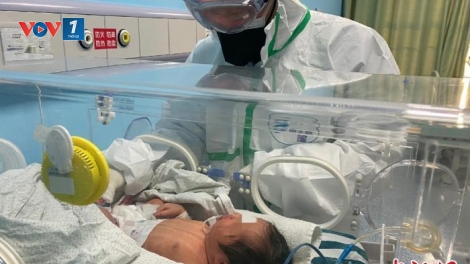 Trung Quốc xuất hiện virus corona chủng mới có khả năng lây từ mẹ sang con (5/2/2020)