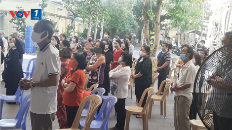 TP.HCM: Giáo xứ tạm dừng tổ chức thánh lễ, giáo dân có thể cầu nguyện tại nhà (26/3/2020)