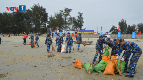 Những người lính chung tay giữ màu xanh của biển (26/3/2020)