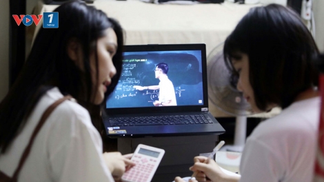 Học online, học qua truyền hình mùa dịch Covid-19: Lớp học không khoảng cách (13/3/2020)