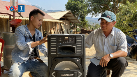 Người "vác tù và" tích cực tuyên truyền phòng chống dịch Covid-19 ở vùngđồng bào dân tộc (26/3/2020)