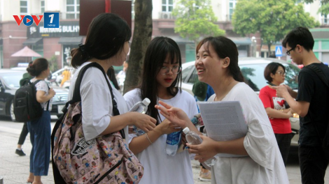 Kỳ thi tuyển sinh vào lớp 10 Hà Nội năm học 2020-2021: Băn khoăn giữ hay giảm môn thi thứ 4 (27/3/2020)