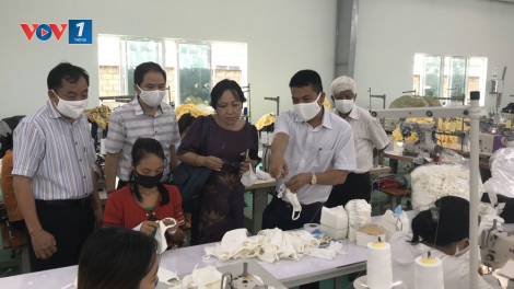Doanh nghiệp dệt may chọn "thị trường ngách" để duy trì sản xuất (1/4/2020)