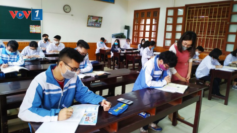 Khó thực hiện giãn cách học sinh đi học trở lại (28/4/2020)