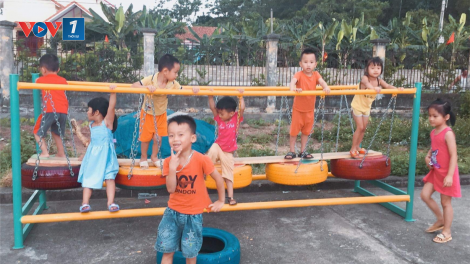 Sân chơi cho trẻ em từ vật liệu tái chế: Giáo dục và lan tỏa lối sống xanh (31/5/2020)