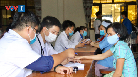 Đà Nẵng khám chữa bệnh phát quà miễn phí cho hơn 500 công nhân (30/5/2020)