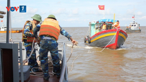Đảm bảo an toàn cho tàu thuyền vươn khơi trong mùa mưa bão (28/6/2020)