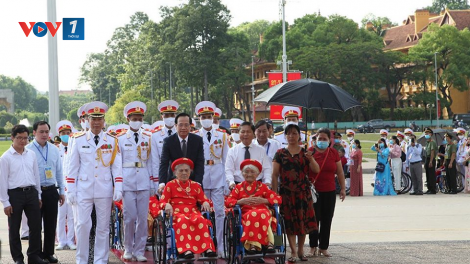 Đoàn Đại biểu các mẹ VNAH vào Lăng viếng Chủ tịch Hồ Chí Minh (24/7/2020)