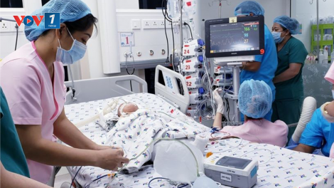 Cuộc đại phẫu để tạo cho Trúc Nhi – Diệu Nhi một cuộc đời mới (15/7/2020)