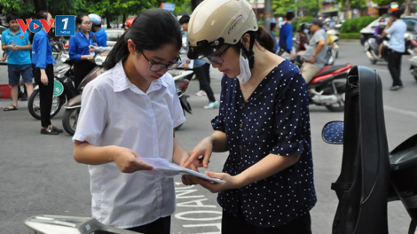 Hà Nội gần 89.000 thí sinh tới làm thủ tục dự thi vào lớp 10 (16/7/2020)