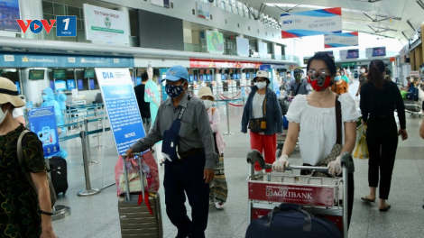 Hơn 200 du khách rời Đà Nẵng về Hà Nội (12/8/2020)