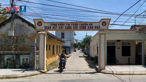 Người dân làng Rồng (Thuận An, Thừa Thiên Huế) thương tiếc nguyên Tổng Bí thư Lê Khả Phiêu (8/8/2020)