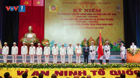 Thủ tướng: Trong bất kỳ tình huống nào lực lượng CAND cũng phải bảo vệ Đảng, Nhà nước, nhân dân (16/8/2020)