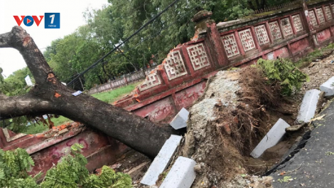 Thừa Thiên Huế: Dọn dẹp cây xanh gãy đổ “giải cứu” đường phố Huế (20/9/2020)