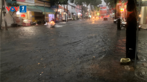 Cần Thơ: Chiều nay mưa lớn, nhiều tuyến đường lại biến thành sông (22/9/2020)