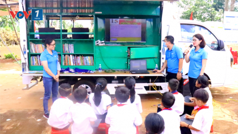 Xe Thư viện lưu động: đưa “Ánh sáng tri thức” về buôn làng Đắk Lắk (18/9/2020)