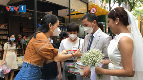 Mừng cưới bằng sách - chuyện bây giờ mới kể (28/11/2021)