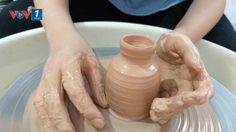 Tinh hoa thợ thủ công - nét duyên ngầm của thương hiệu Gốm Chi giữa lòng Hà Nội(2/7/2021)