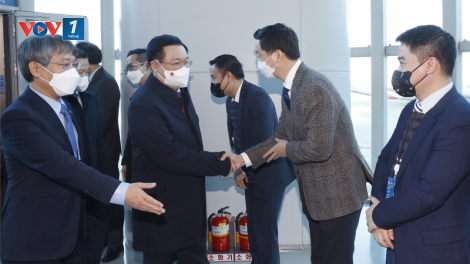 Chủ tịch Quốc hội Vương Đình Huệ đến Hàn Quốc bắt đầu thăm chính thức nước này (11/12/2021)