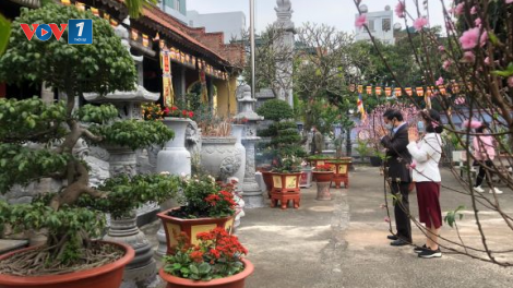 Lễ chùa đầu năm: Mong một năm an lành, dịch bệnh qua nhanh- người dân an tâm phát triển kinh tế (12/2/2021)