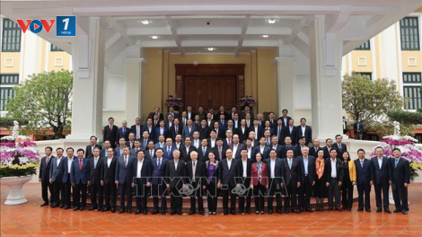 Bộ Chính trị, Ban Bí thư gặp mặt thân mật các đồng chí TW không tái cử khóa XIII (27/02/2021)