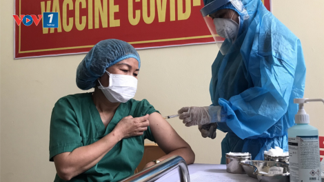 Đà Nẵng tiêm vắc xin phòng Covid-19 cho hơn 100 người đầu tiên (12/3/2021)
