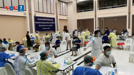 Lào: Điểm nóng Vientiane-dịch tăng trở lại, 13 người Việt mắc Covid-19 (28/4/2021)