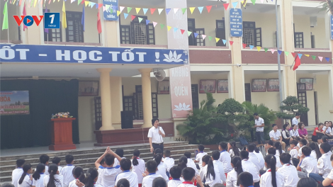 Nhà giáo Hợp Thanh, huyện Mỹ Đức, Hà Nội đỡ đầu học sinh nghèo (16/4/2021)
