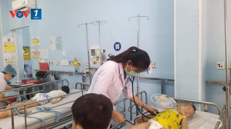 Trẻ mắc bệnh tay chân miệng tăng cao (06/04/2021)