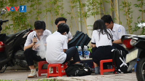 Loat bài: "Thuốc lá điện tử - “cái chết trắng” bủa vây giới trẻ". Bài 1: "Thuốc lá điện tử “tấn công” trường học". (05/04/2921)