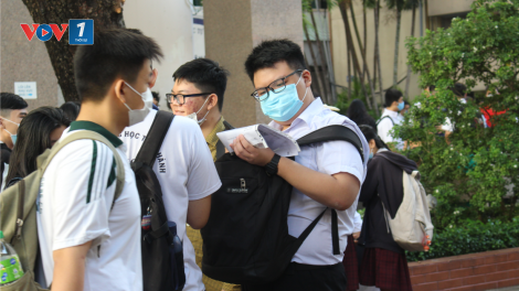 TPHCM: Phụ huynh yên tâm hơn khi con thi học kỳ II sớm (6/5/2021)