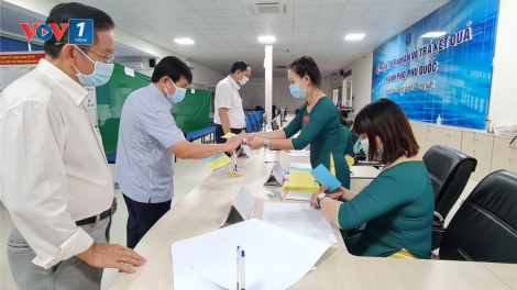 Phú Quốc: Mưa lớn, cử tri mặc áo mưa đi bầu cử (23/5/2021)