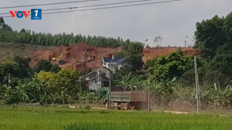 Vì sao khó kiểm soát tình trạng khai thác đất trái phép? (05/05/2021)