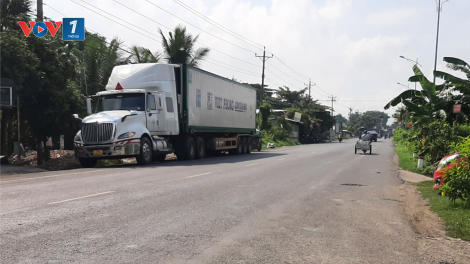 Tiền Giang: Đoàn xe tải đường dài Bắc Nam liên tục "ăn hàng", cần giải pháp phòng ngừa dịch bệnh (18/05/2021)