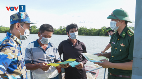 Bộ đội biên phòng Sóc Trăng: Tuyên truyền chống xuất nhập cảnh trái phép cho bà con ngư dân góp phần ngăn chặn dịch bệnh (05/06/2021)